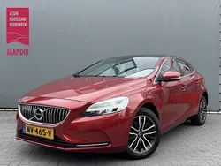 Rood, metallic lak Gebruikt 2017 Volvo V40 Stationwagen | € 11.899 (Iets duurder)