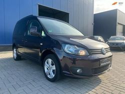 Paars, metallic lak Gebruikt 2012 VW Caddy Highline MPV | € 9.949 (Eerlijke prijs)