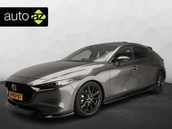 Grijs Gebruikt 2023 Mazda 3 Luxury Hatchback | € 26.900 (Eerlijke prijs)