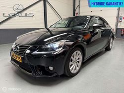 Zwart Gebruikt 2013 Lexus IS300h Sedan | € 11.750