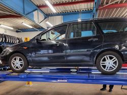 Zwart Gebruikt 2004 Ford Focus Trend Stationwagen | € 400 (Goede deal)