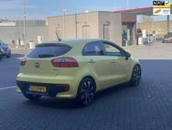 Geel Gebruikt 2015 Kia Rio Hatchback | € 7.650 (Goede deal)