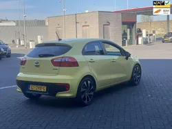 Geel Gebruikt 2015 Kia Rio Hatchback | € 8.650 (Eerlijke prijs)