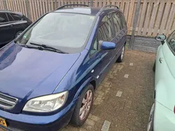 Blauw Gebruikt 2005 Opel Zafira MPV | € 1.150 (Goede deal)