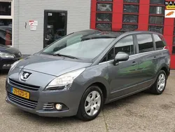 Grijs Gebruikt 2012 Peugeot 5008 MPV | € 3.199 (Goede deal)