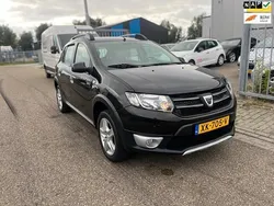 Zwart Gebruikt 2014 Dacia Sandero Lauréate Hatchback | € 6.999 (Goede deal)