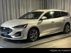Grijs, metallic lak Gebruikt 2023 Ford Focus ST-Line Stationwagen | € 21.945 (Eerlijke prijs)