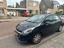 Zwart Gebruikt 2017 Peugeot 208 Active Hatchback | € 6.100 (Eerlijke prijs)