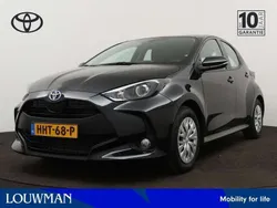 Zwart Gebruikt 2024 Toyota Yaris Hybrid Active Hatchback | € 23.445 (Eerlijke prijs)