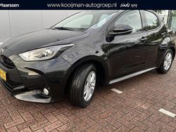 Zwart Gebruikt 2024 Toyota Yaris Hybrid Active Hatchback | € 23.400 (Eerlijke prijs)