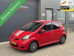 Rood Gebruikt 2010 Toyota Aygo Hatchback | € 1.795 (Eerlijke prijs)