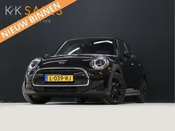 Zwart Gebruikt 2021 Mini Cooper Classic Hatchback | € 17.940 (Eerlijke prijs)