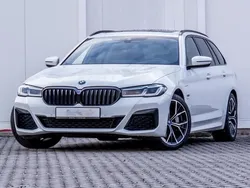 Wit Gebruikt 2024 BMW 530e M Sport Stationwagen | € 53.800 (Eerlijke prijs)