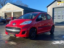 Rood Gebruikt 2006 Peugeot 107 Hatchback | € 1.999 (Eerlijke prijs)