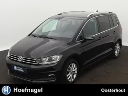 Zwart, metallic lak Gebruikt 2019 VW Touran Highline MPV | € 26.450 (Eerlijke prijs)