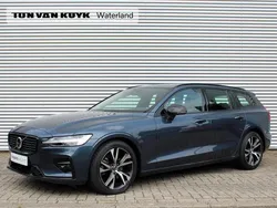 Blauw Gebruikt 2023 Volvo V60 Plus Stationwagen | € 39.950 (Eerlijke prijs)