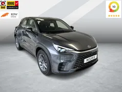 Grijs, metallic lak Gebruikt 2024 Lexus LBX Business Edition SUV | € 34.950 (Goede deal)