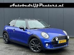 Blauw (metallic) Gebruikt 2018 Mini Cooper Hatchback | € 14.950 (Eerlijke prijs)