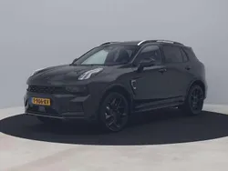 Zwart, metallic lak Gebruikt 2023 Lynk & Co 01 SUV | € 25.900 (Eerlijke prijs)