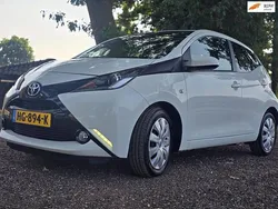 Wit Gebruikt 2015 Toyota Aygo X-play Hatchback | € 9.950 (Goede deal)