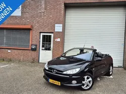 Zwart Gebruikt 2006 Peugeot 206 CC Cabriolet | € 2.499 (Eerlijke prijs)