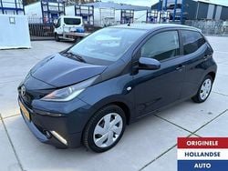 Blauw Gebruikt 2015 Toyota Aygo X-play Hatchback | € 6.995 (Eerlijke prijs)