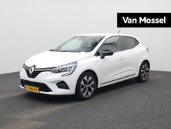 Wit Gebruikt 2022 Renault Clio V Evolution Hatchback | € 12.900 (Eerlijke prijs)
