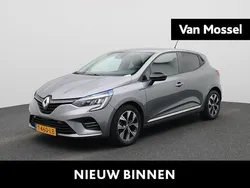 Schaliegrijs kqg Gebruikt 2023 Renault Clio V Evolution Hatchback | € 17.940 (Eerlijke prijs)