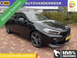 Zwart Gebruikt 2022 BMW 118 Executive Hatchback | € 28.940 (Iets duurder)