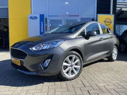 Grijs, metallic lak Gebruikt 2019 Ford Fiesta Trend Hatchback | € 12.800 (Eerlijke prijs)