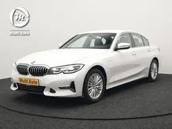 Wit, metallic lak Gebruikt 2021 BMW 330 Luxury Line Sedan | € 27.930 (Super prijs)
