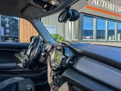 Zwart, metallic lak Gebruikt 2016 Mini Cooper Chili Hatchback | € 13.500 (Eerlijke prijs)