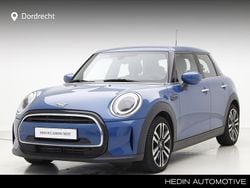 Island blue (blauw metallic) Gebruikt 2021 Mini Cooper Classic Hatchback | € 24.895 (Goede deal)