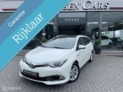 Wit, metallic lak Gebruikt 2015 Toyota Auris Hybrid Comfort Hatchback | € 10.500 (Eerlijke prijs)