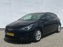 Zwart Gebruikt 2020 Opel Astra Edition Hatchback | € 15.400 (Eerlijke prijs)