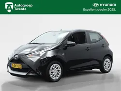 Zwart, metallic lak Gebruikt 2019 Toyota Aygo X-play Hatchback | € 13.950 (Eerlijke prijs)