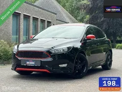 Zwart, metallic lak Gebruikt 2016 Ford Focus ST-Line Hatchback | € 11.999 (Eerlijke prijs)