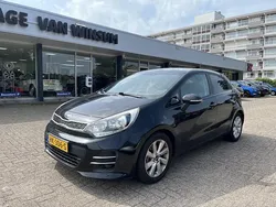 Zwart Gebruikt 2015 Kia Rio Hatchback | € 7.450 (Eerlijke prijs)