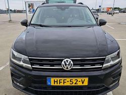 Zwart Gebruikt 2020 VW Tiguan Comfortline SUV | € 25.950 (Goede deal)