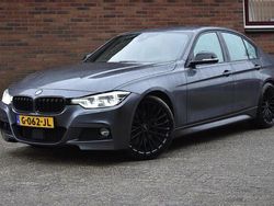 Grijs (metallic) Gebruikt 2016 BMW 330 M Sport Sedan | € 12.949