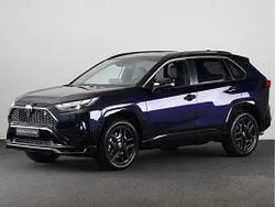 Midnight blue metallic / zwart dak (donker blauw metallic) Gebruikt 2025 Toyota RAV4 Sport SUV | € 60.090 (Iets duurder)