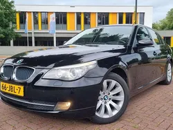 Zwart, metallic lak Gebruikt 2009 BMW 520 Sedan | € 5.940 (Goede deal)