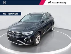 Zwart Gebruikt 2024 VW T-Roc Style SUV | € 33.440 (Eerlijke prijs)
