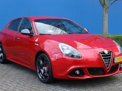 Rood Gebruikt 2015 Alfa Romeo Giulietta Competizione Hatchback | € 20.450 (Eerlijke prijs)