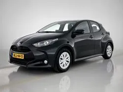 Zwart Gebruikt 2024 Toyota Yaris Active Hatchback | € 22.945 (Eerlijke prijs)