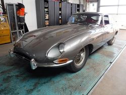 Zilversilver Gebruikt 1962 Jaguar E-Type Coupé | € 162.500