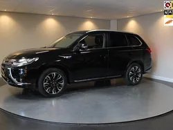 Zwart Gebruikt 2017 Mitsubishi Outlander Top SUV | € 14.940 (Eerlijke prijs)