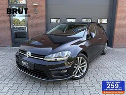 Zwart Gebruikt 2016 VW Golf VII R-line Hatchback | € 15.999 (Eerlijke prijs)