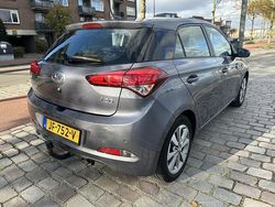 Grijs Gebruikt 2016 Hyundai i20 Comfort Hatchback | € 7.950 (Goede deal)