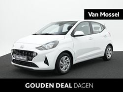 Polar white Gebruikt 2021 Hyundai i10 Comfort Hatchback | € 15.740 (Eerlijke prijs)